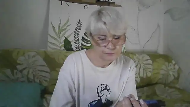 Snapshot of Catty_Lady chatting on 11-18-25, 06:34 Catty Lady online show from 11-18-25, 06:34