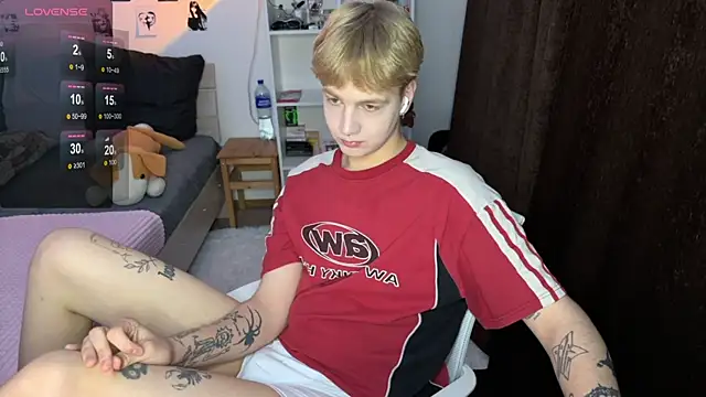 Snapshot of olivertasty chatting on 09-08-25, 04:06 olivertasty online show from 09-08-25, 04:06