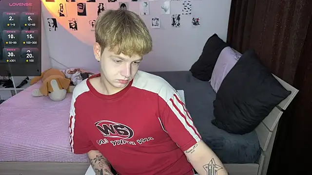 Snapshot of olivertasty chatting on 09-10-25, 02:06 olivertasty online show from 09-10-25, 02:06