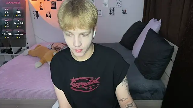 Snapshot of olivertasty chatting on 09-11-25, 03:56 olivertasty online show from 09-11-25, 03:56