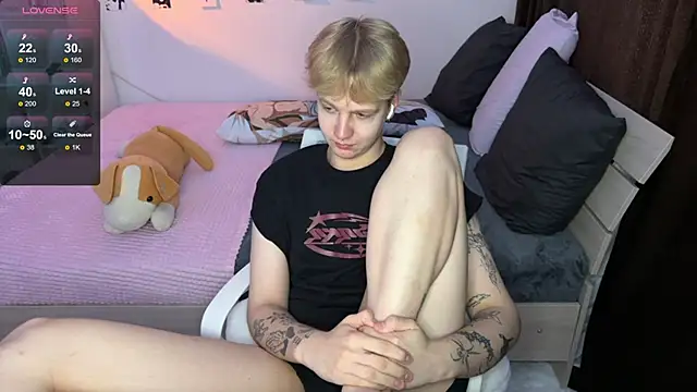 Snapshot of olivertasty chatting on 09-12-25, 04:01 olivertasty online show from 09-12-25, 04:01