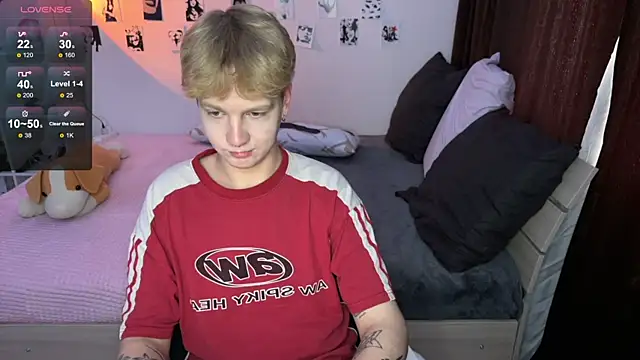 Snapshot of olivertasty chatting on 09-14-25, 04:33 olivertasty online show from 09-14-25, 04:33