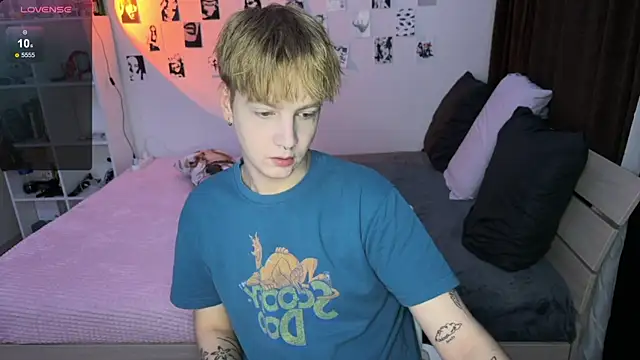 Snapshot of olivertasty chatting on 09-15-25, 12:43 olivertasty online show from 09-15-25, 12:43