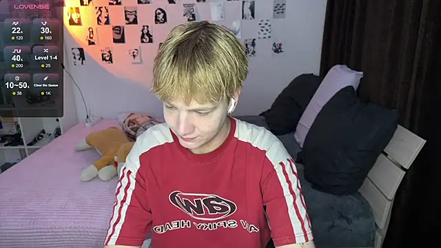 Snapshot of olivertasty chatting on 09-17-25, 03:41 olivertasty online show from 09-17-25, 03:41