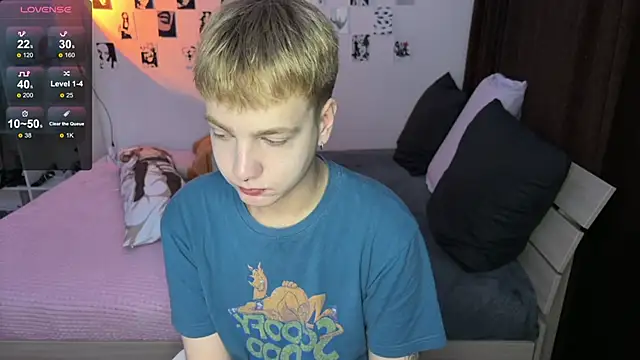 Snapshot of olivertasty chatting on 09-20-25, 05:52 olivertasty online show from 09-20-25, 05:52