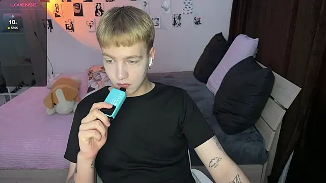 Snapshot of olivertasty chatting on 09-21-25, 07:10 olivertasty online show from 09-21-25, 07:10