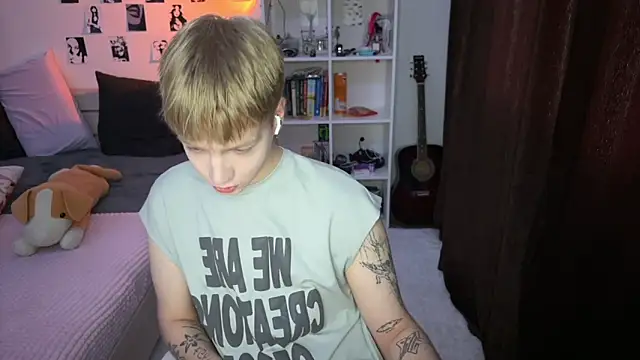 Snapshot of olivertasty chatting on 09-30-25, 01:16 olivertasty online show from 09-30-25, 01:16