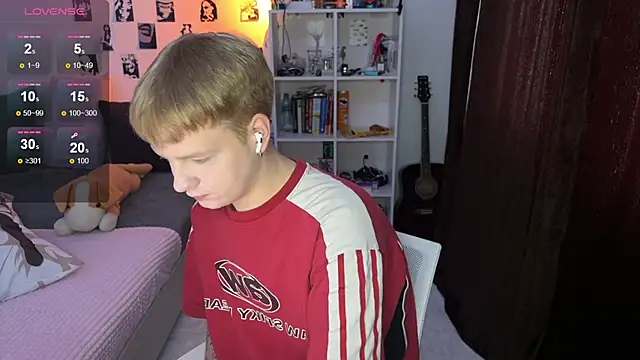 Snapshot of olivertasty chatting on 10-01-25, 10:43 olivertasty online show from 10-01-25, 10:43