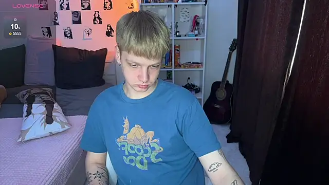 Snapshot of olivertasty chatting on 10-02-25, 10:22 olivertasty online show from 10-02-25, 10:22