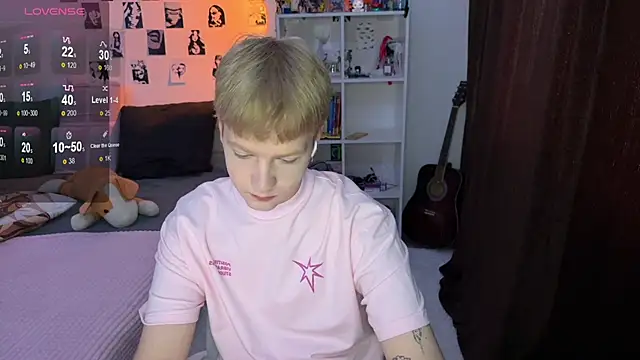 Snapshot of olivertasty chatting on 10-04-25, 12:25 olivertasty online show from 10-04-25, 12:25