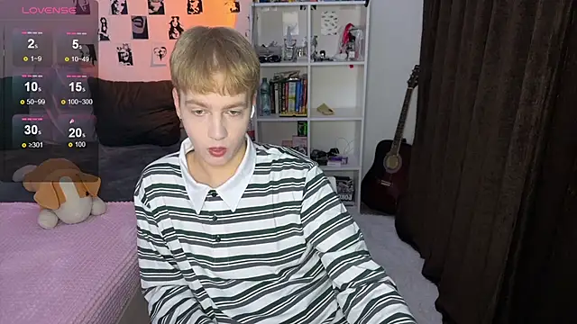 Snapshot of olivertasty chatting on 10-05-25, 02:37 olivertasty online show from 10-05-25, 02:37