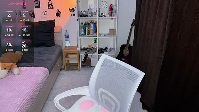 Snapshot of olivertasty chatting on 10-06-25, 01:19 olivertasty online show from 10-06-25, 01:19