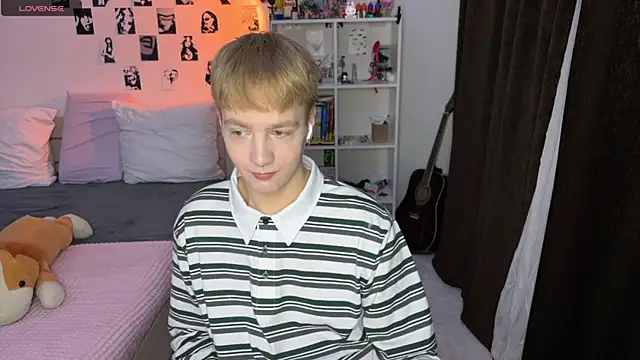 Snapshot of olivertasty chatting on 10-09-25, 06:06 olivertasty online show from 10-09-25, 06:06