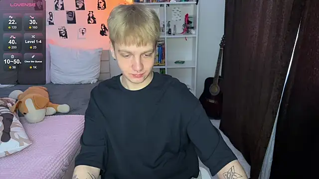 Snapshot of olivertasty chatting on 10-11-25, 10:03 olivertasty online show from 10-11-25, 10:03