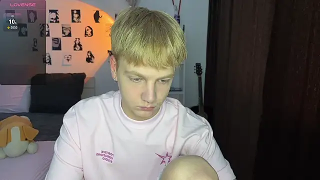 Snapshot of olivertasty chatting on 10-12-25, 10:47 olivertasty online show from 10-12-25, 10:47