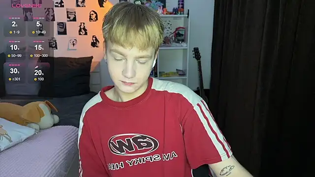 Snapshot of olivertasty chatting on 10-14-25, 04:41 olivertasty online show from 10-14-25, 04:41