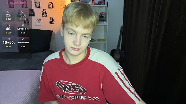 Snapshot of olivertasty chatting on 10-15-25, 03:56 olivertasty online show from 10-15-25, 03:56