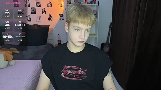 Snapshot of olivertasty chatting on 10-16-25, 01:56 olivertasty online show from 10-16-25, 01:56