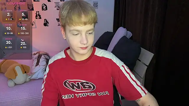 Snapshot of olivertasty chatting on 10-18-25, 02:40 olivertasty online show from 10-18-25, 02:40