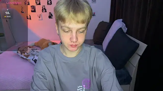 Snapshot of olivertasty chatting on 10-19-25, 09:15 olivertasty online show from 10-19-25, 09:15