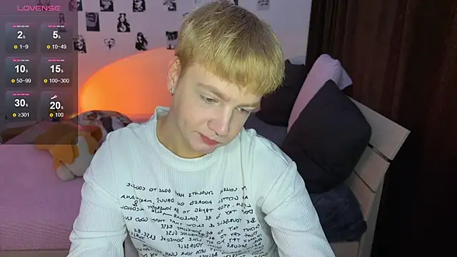 Snapshot of olivertasty chatting on 10-20-25, 01:00 olivertasty online show from 10-20-25, 01:00