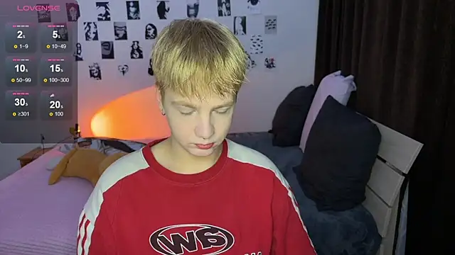 Snapshot of olivertasty chatting on 10-21-25, 02:29 olivertasty online show from 10-21-25, 02:29