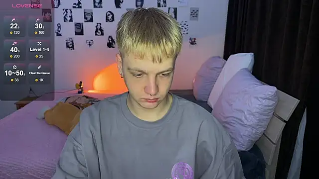 Snapshot of olivertasty chatting on 10-22-25, 04:40 olivertasty online show from 10-22-25, 04:40