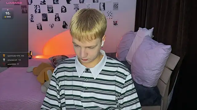 Snapshot of olivertasty chatting on 10-23-25, 01:32 olivertasty online show from 10-23-25, 01:32