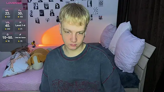 Snapshot of olivertasty chatting on 10-24-25, 01:40 olivertasty online show from 10-24-25, 01:40