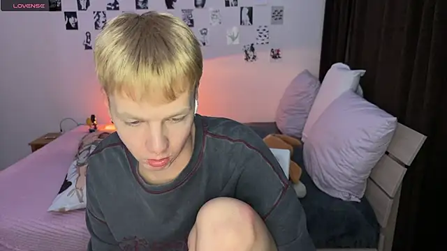 Snapshot of olivertasty chatting on 10-25-25, 01:46 olivertasty online show from 10-25-25, 01:46