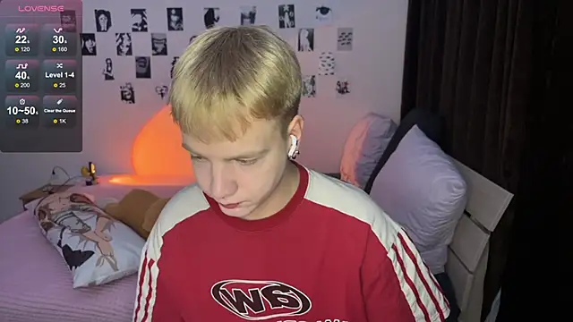 Snapshot of olivertasty chatting on 10-26-25, 04:07 olivertasty online show from 10-26-25, 04:07