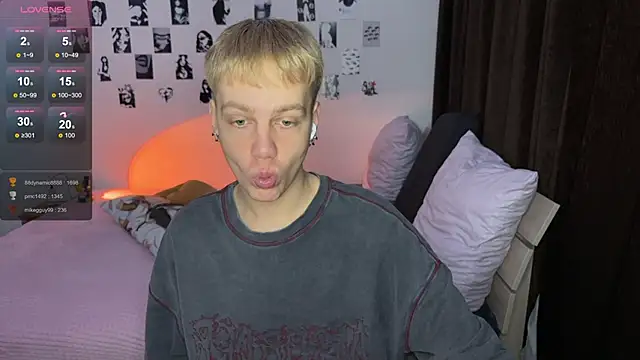 Snapshot of olivertasty chatting on 10-27-25, 06:17 olivertasty online show from 10-27-25, 06:17