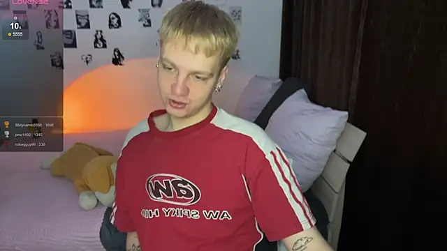 Snapshot of olivertasty chatting on 10-28-25, 10:41 olivertasty online show from 10-28-25, 10:41