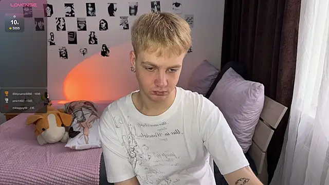 Snapshot of olivertasty chatting on 10-29-25, 06:37 olivertasty online show from 10-29-25, 06:37