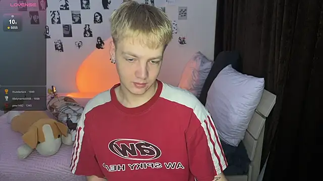 Snapshot of olivertasty chatting on 10-30-25, 01:45 olivertasty online show from 10-30-25, 01:45