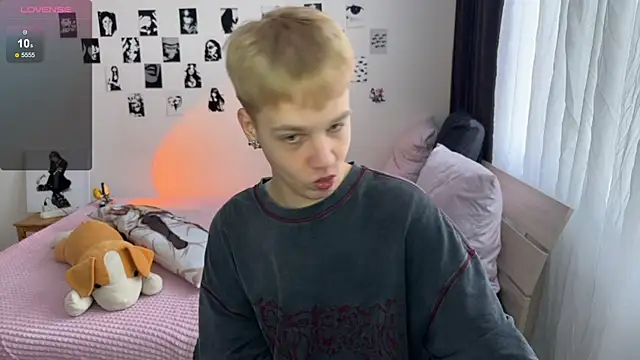 Snapshot of olivertasty chatting on 10-31-25, 12:28 olivertasty online show from 10-31-25, 12:28