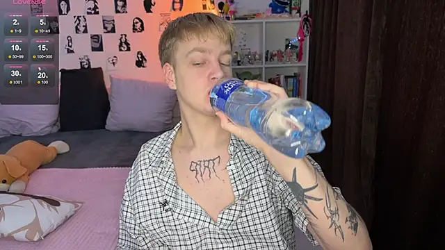 Snapshot of olivertasty chatting on 11-14-25, 08:46 olivertasty online show from 11-14-25, 08:46