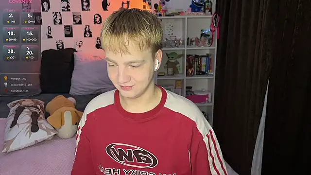 Snapshot of olivertasty chatting on 11-16-25, 02:55 olivertasty online show from 11-16-25, 02:55