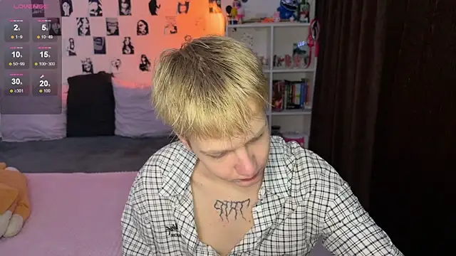 Snapshot of olivertasty chatting on 11-17-25, 08:53 olivertasty online show from 11-17-25, 08:53