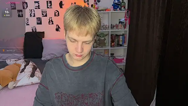 Snapshot of olivertasty chatting on 11-18-25, 12:42 olivertasty online show from 11-18-25, 12:42