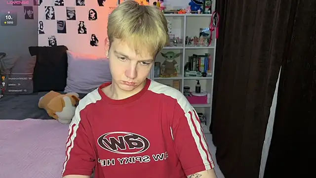 Snapshot of olivertasty chatting on 11-20-25, 01:28 olivertasty online show from 11-20-25, 01:28