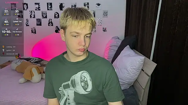 Snapshot of olivertasty chatting on 12-02-25, 04:40 olivertasty online show from 12-02-25, 04:40