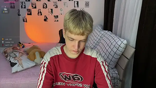 Snapshot of olivertasty chatting on 12-19-25, 02:13 olivertasty online show from 12-19-25, 02:13