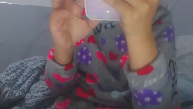 Snapshot of sabrina_v_ chatting on 11-29-25, 04:10 sabrina v online show from 11-29-25, 04:10