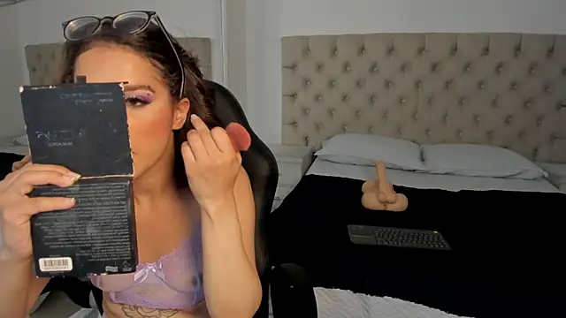 Snapshot of ZoeWestt chatting on 09-12-25, 09:04 ZoeWestt online show from 09-12-25, 09:04