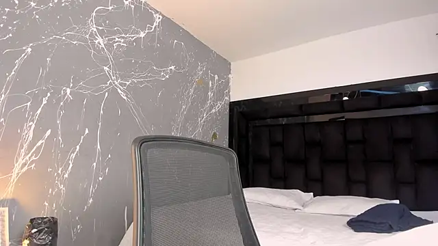 Snapshot of ZoeWestt chatting on 10-20-25, 01:11 ZoeWestt online show from 10-20-25, 01:11