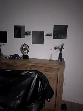 Snapshot of Foxy-Milfy chatting on 10-04-25, 04:21 Foxy-Milfy online show from 10-04-25, 04:21