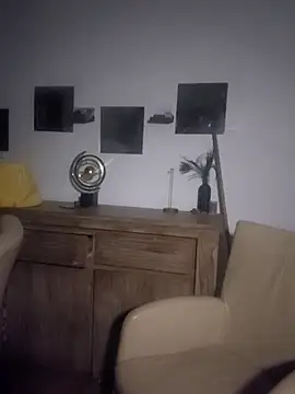 Snapshot of Foxy-Milfy chatting on 10-10-25, 01:04 Foxy-Milfy online show from 10-10-25, 01:04