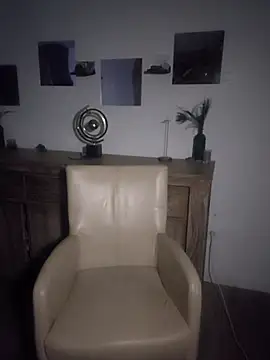 Snapshot of Foxy-Milfy chatting on 10-13-25, 01:49 Foxy-Milfy online show from 10-13-25, 01:49