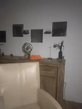 Snapshot of Foxy-Milfy chatting on 10-13-25, 09:48 Foxy-Milfy online show from 10-13-25, 09:48